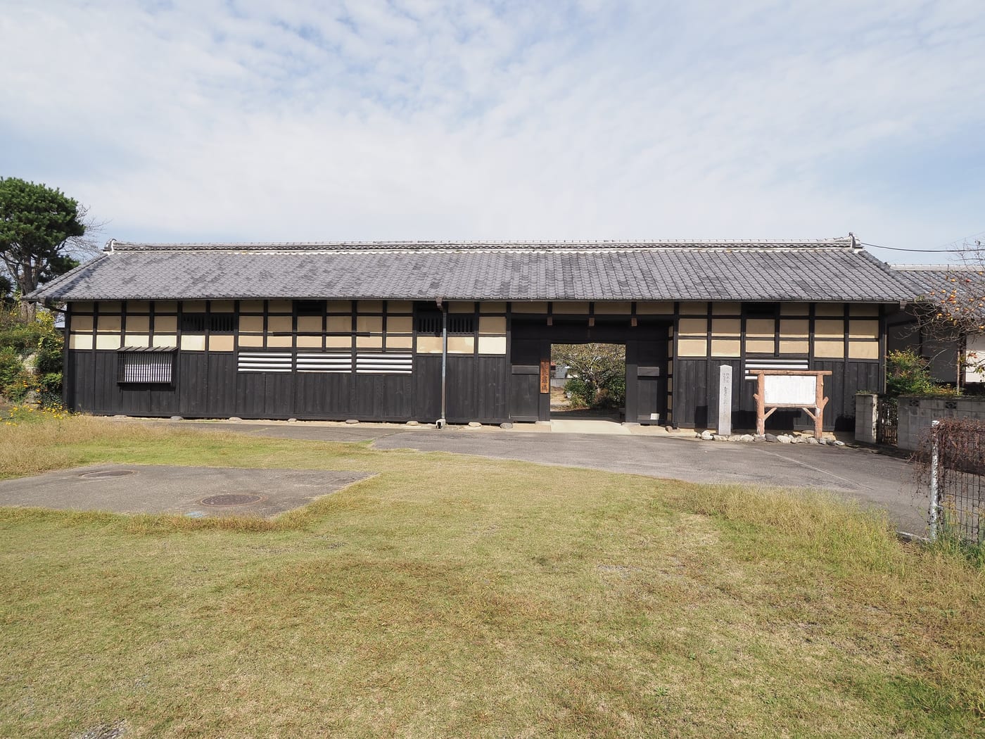 A present-day photograph of the wooden Maniwa Nen-ryū dōjō at Maniwa, Takasaki, Gunma.